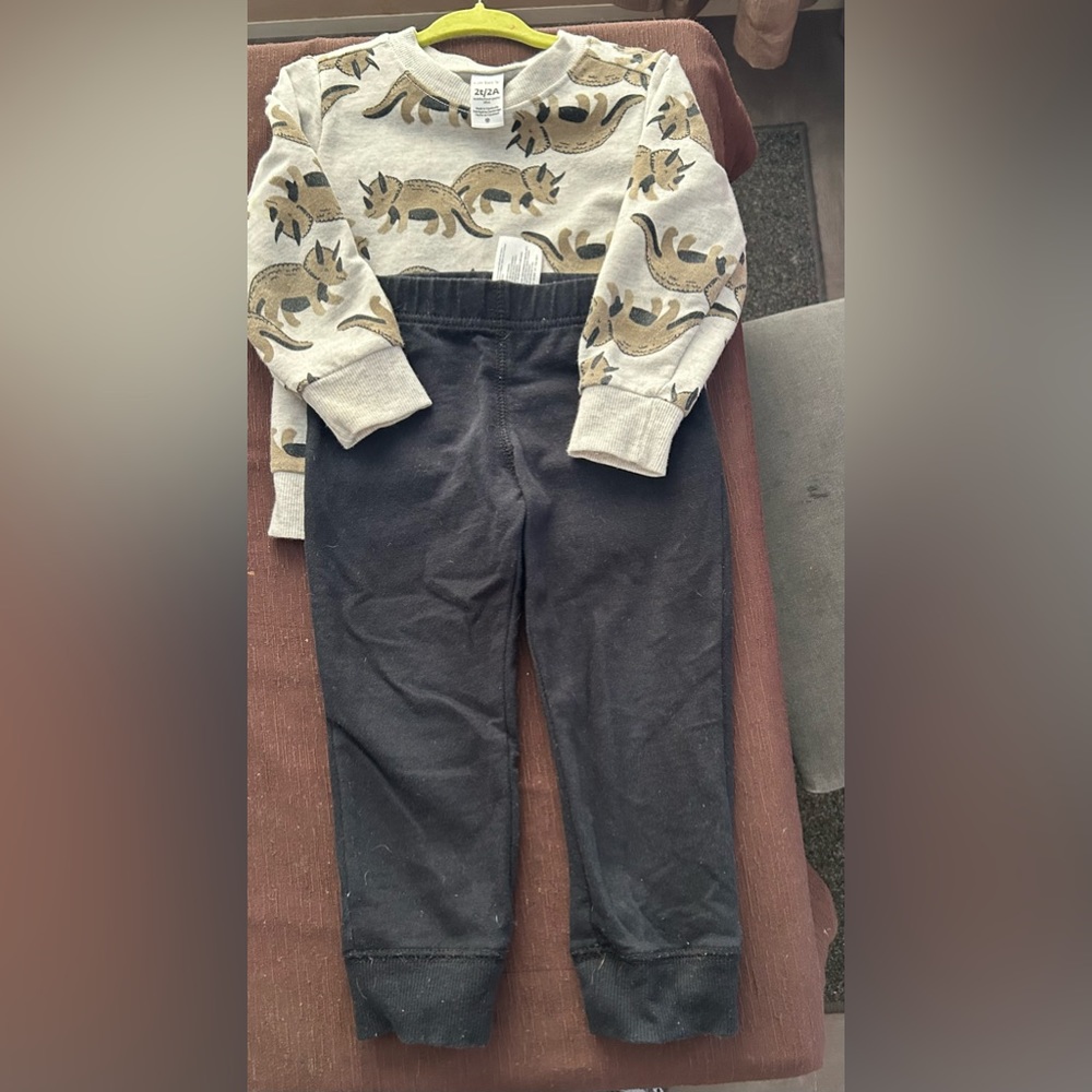 Boys carter’s sweatpants set